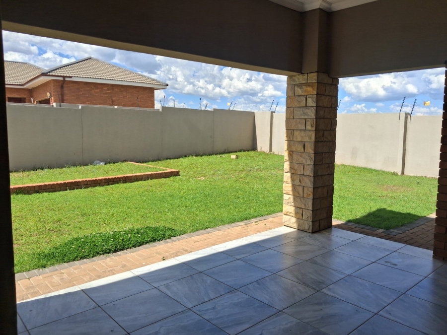 To Let 3 Bedroom Property for Rent in Hillside Free State